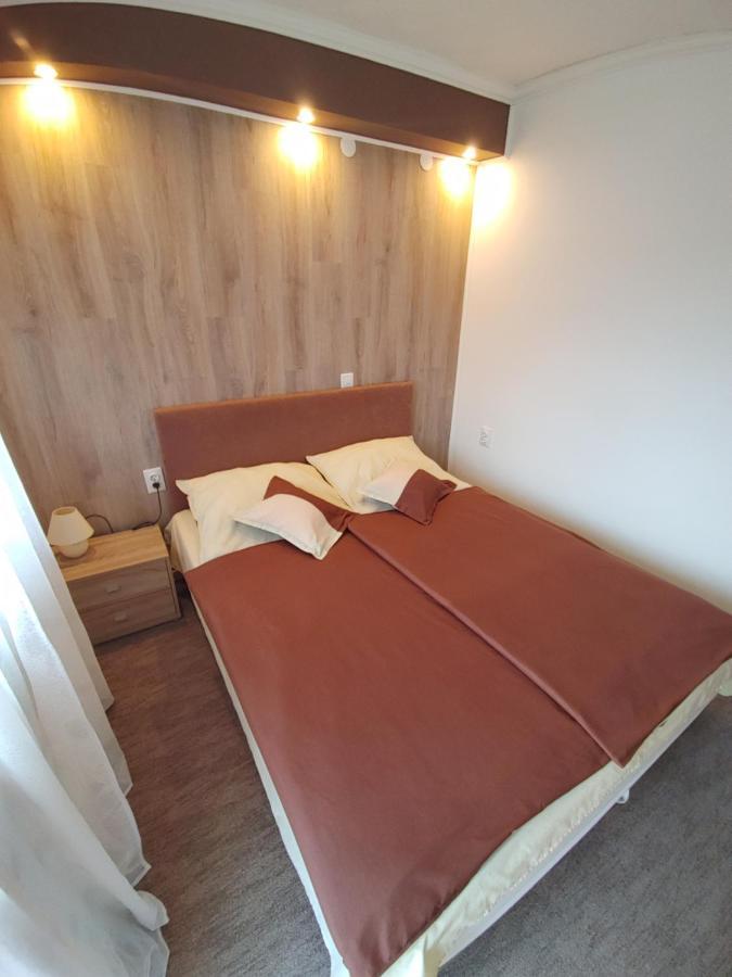 Fiesta Apartman Miskolc Exteriör bild