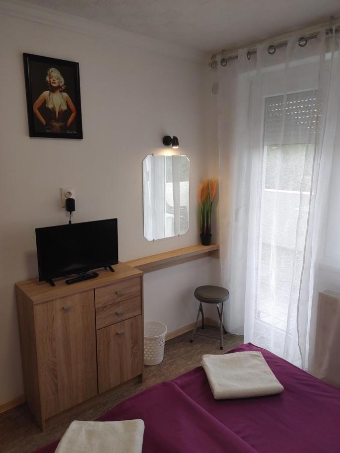 Fiesta Apartman Miskolc Exteriör bild