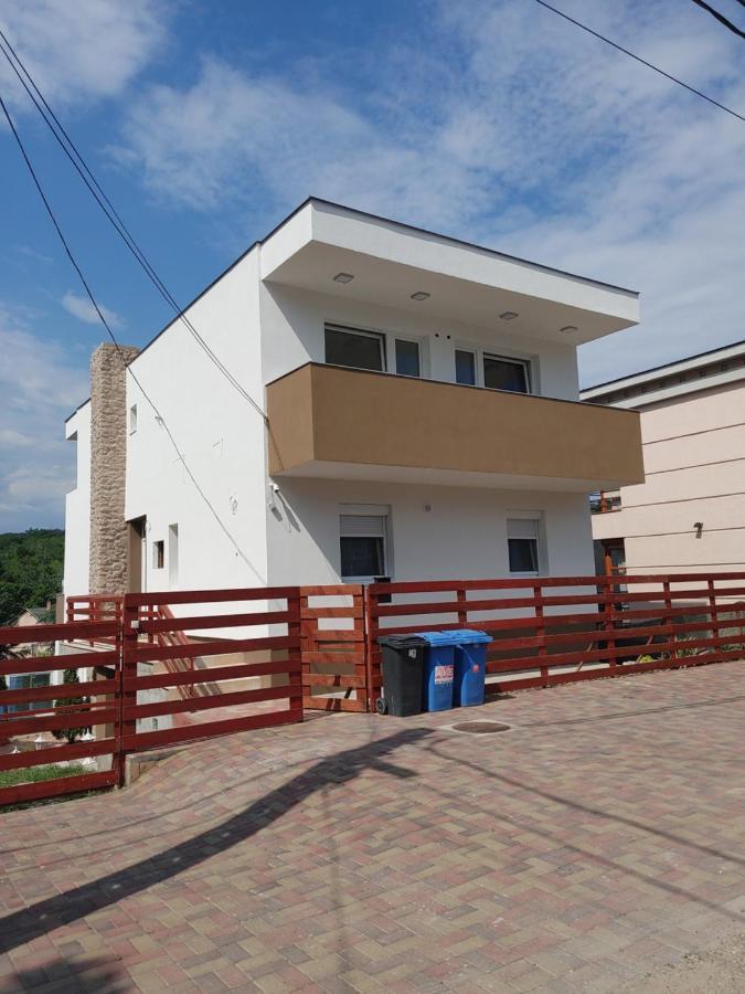 Fiesta Apartman Miskolc Exteriör bild