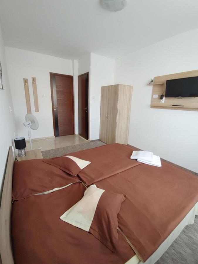 Fiesta Apartman Miskolc Exteriör bild