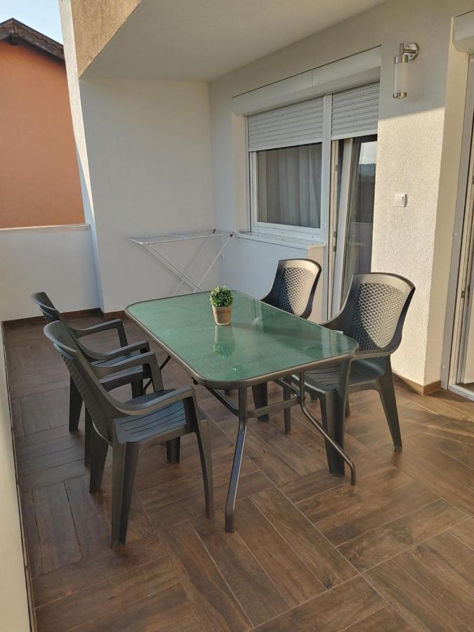 Fiesta Apartman Miskolc Exteriör bild