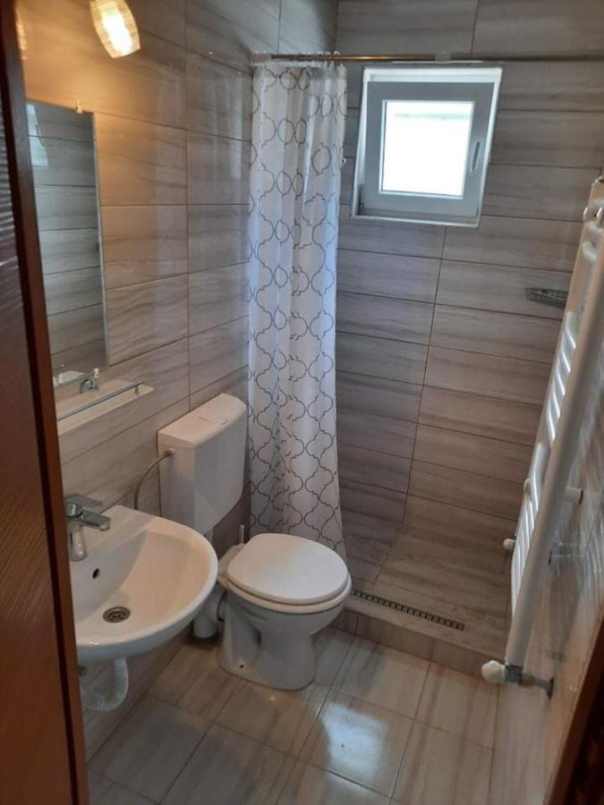 Fiesta Apartman Miskolc Exteriör bild