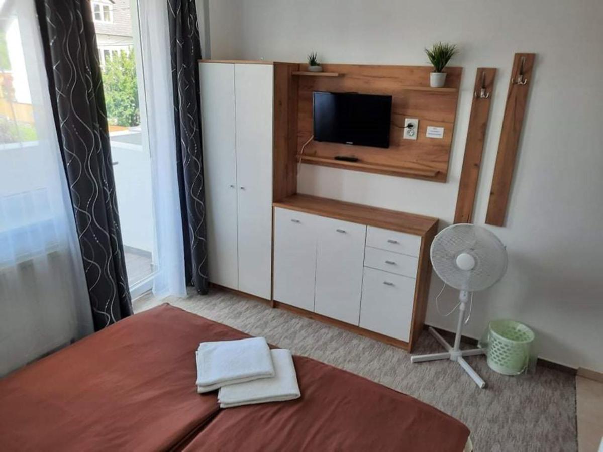 Fiesta Apartman Miskolc Exteriör bild