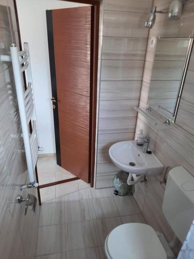 Fiesta Apartman Miskolc Exteriör bild