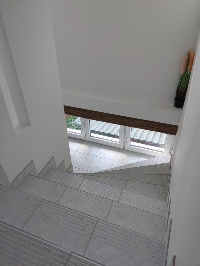 Fiesta Apartman Miskolc Exteriör bild