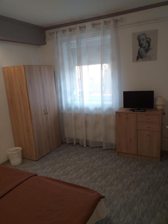 Fiesta Apartman Miskolc Exteriör bild